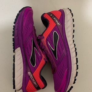 Women’s brooks ghost 9 size 8.